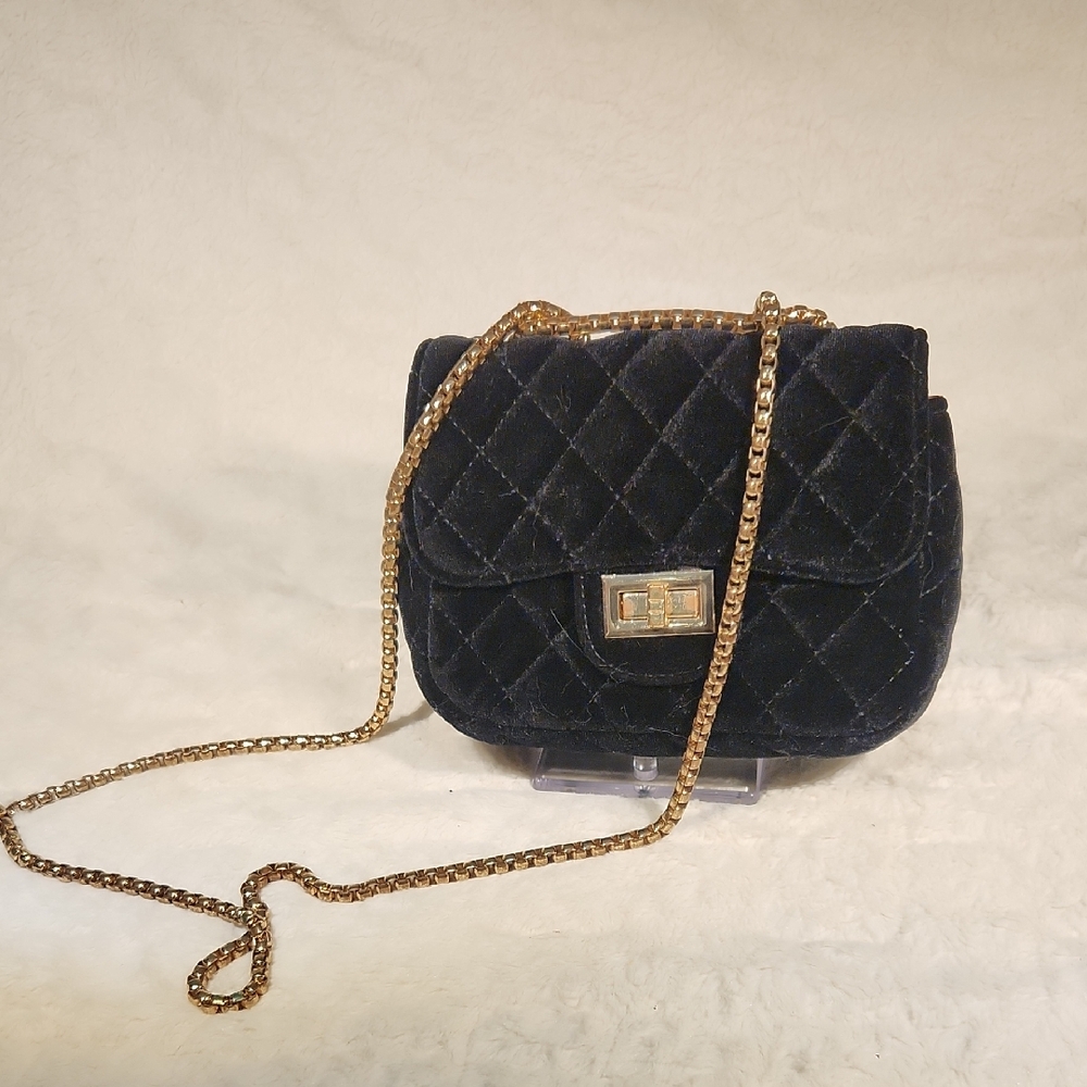 Elegant Black Quilted Shoulder Bag